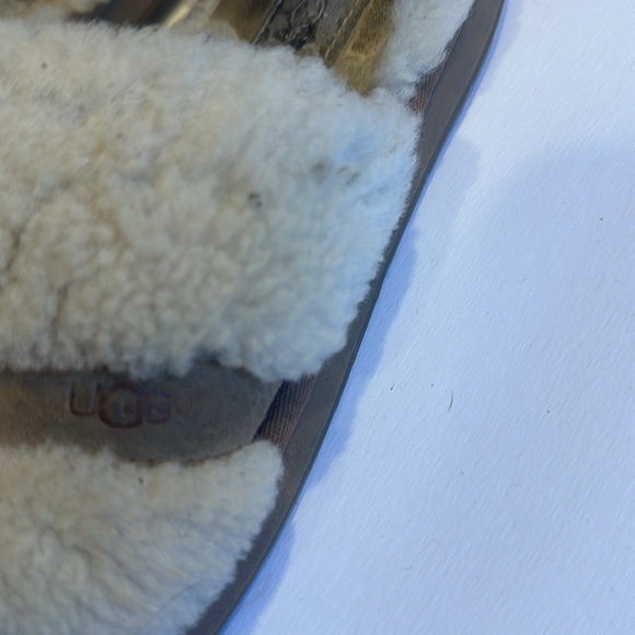 UGG Dalla slippers slip on in cream and tan colors can be unisex with flaws - Picture 9 of 10